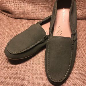 VGUC Hush Puppies Green Leather Slip-On Loafers